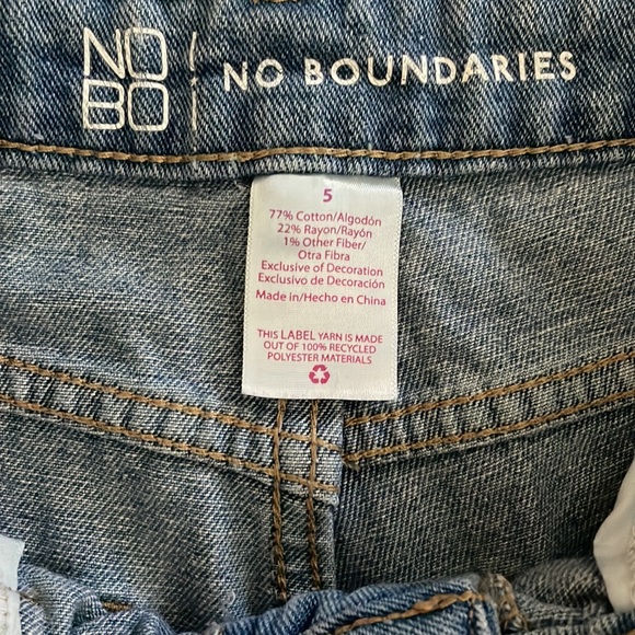 No Boundries Sz 5 Cut Off Denim High Shorts Red Blue Embroidered Stars Patriotic - Picture 5 of 5